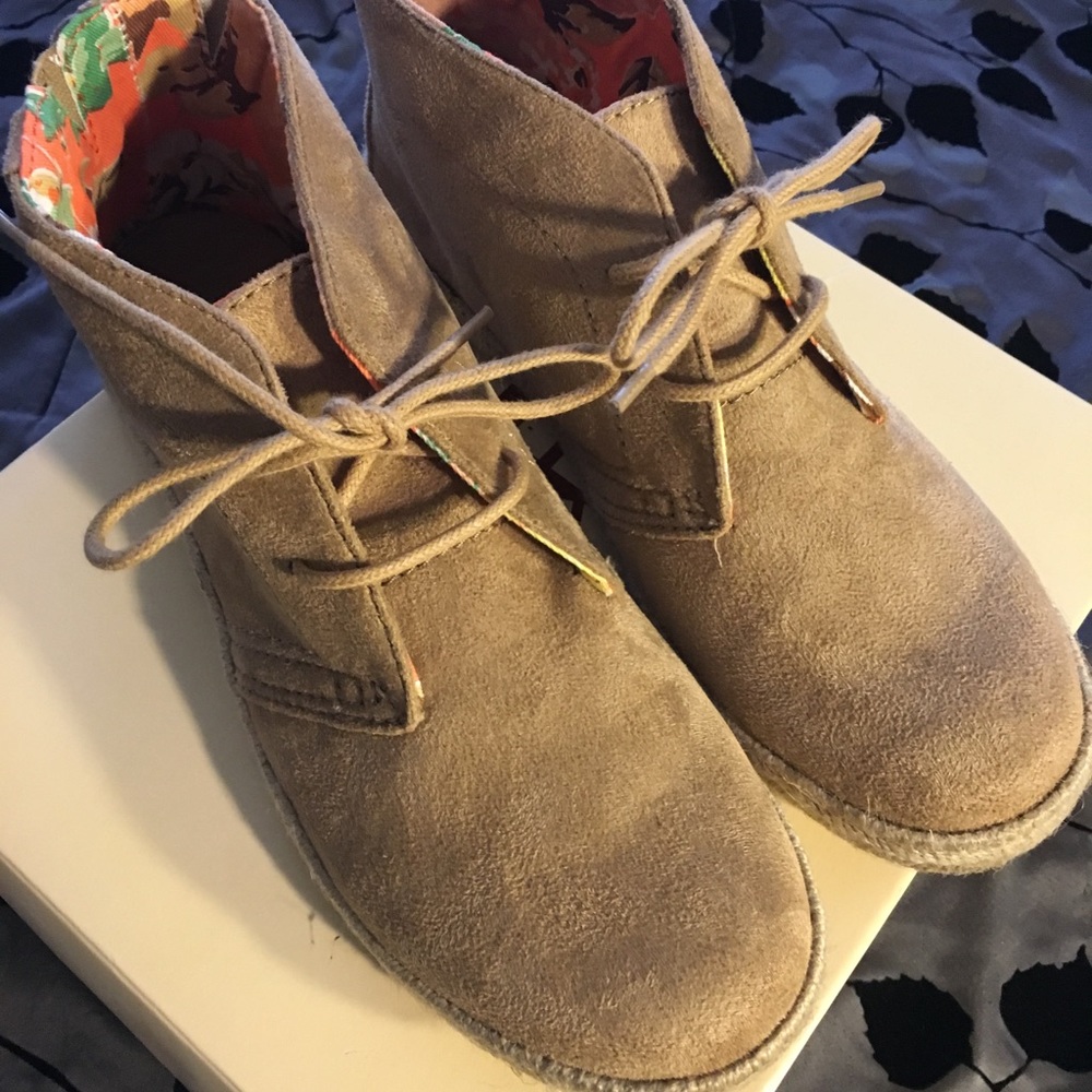 LEI brown lace up shoes New in box